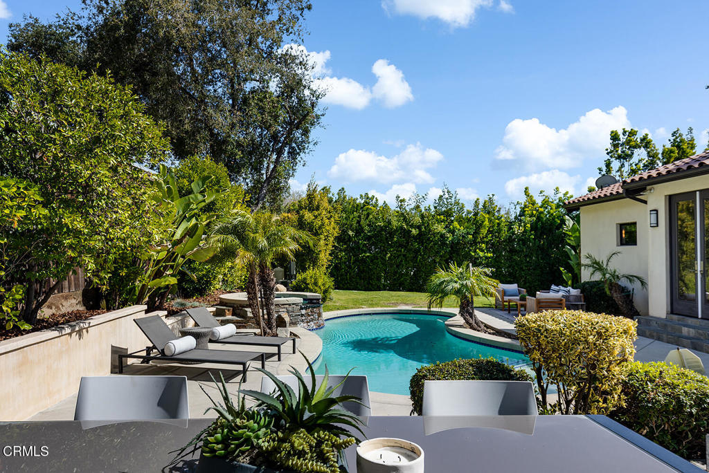 5186 La Canada Boulevard