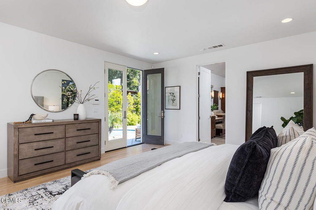 5186 La Canada Boulevard