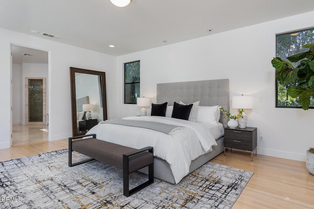 5186 La Canada Boulevard