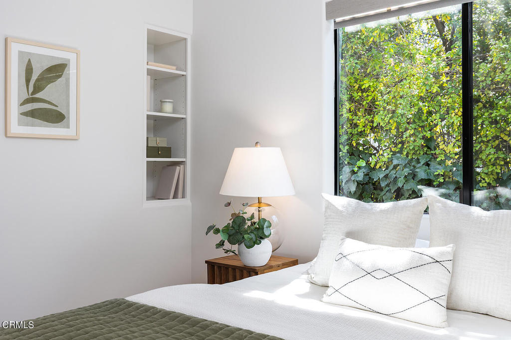 5186 La Canada Boulevard