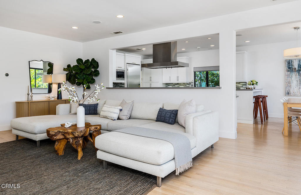 5186 La Canada Boulevard