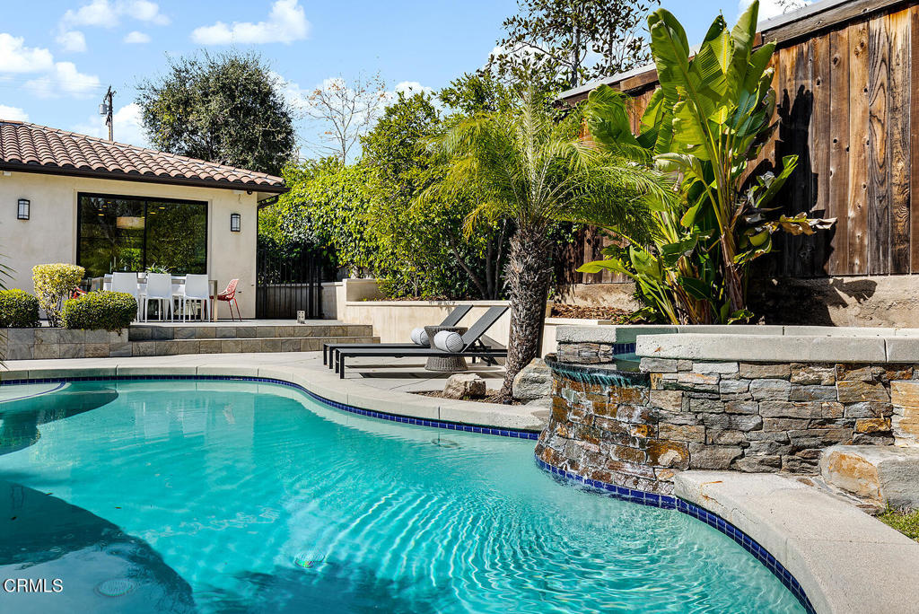 5186 La Canada Boulevard