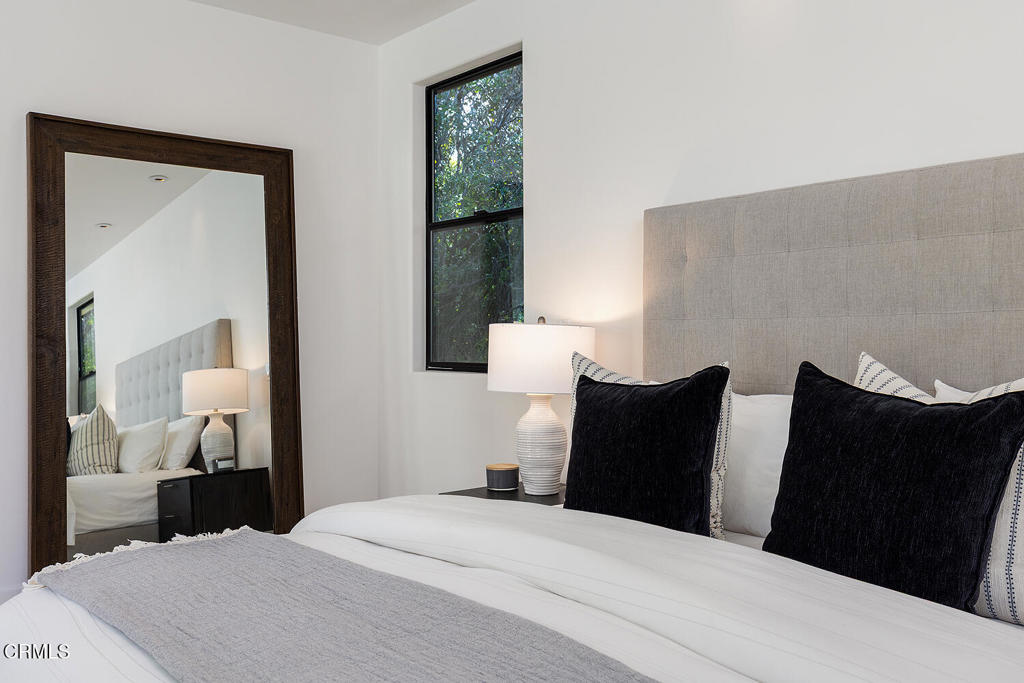 5186 La Canada Boulevard