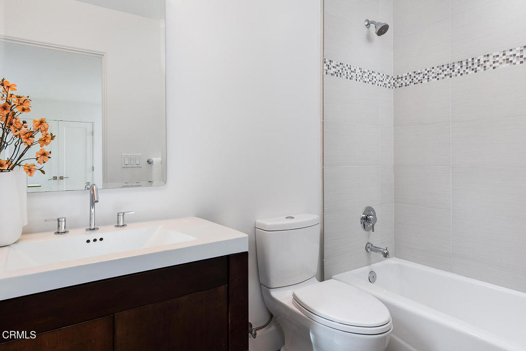 5186 La Canada Boulevard