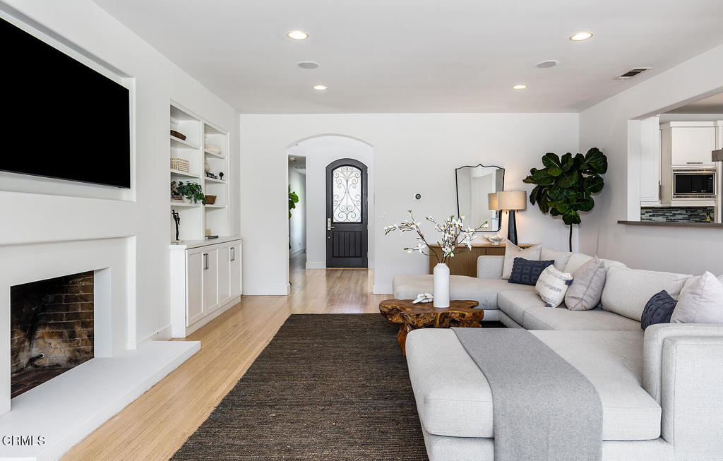 5186 La Canada Boulevard