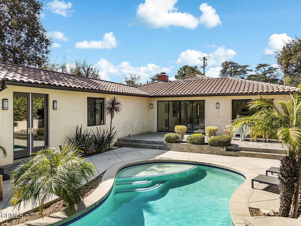 5186 La Canada Boulevard