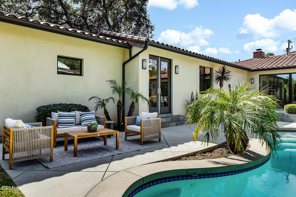 5186 La Canada Boulevard