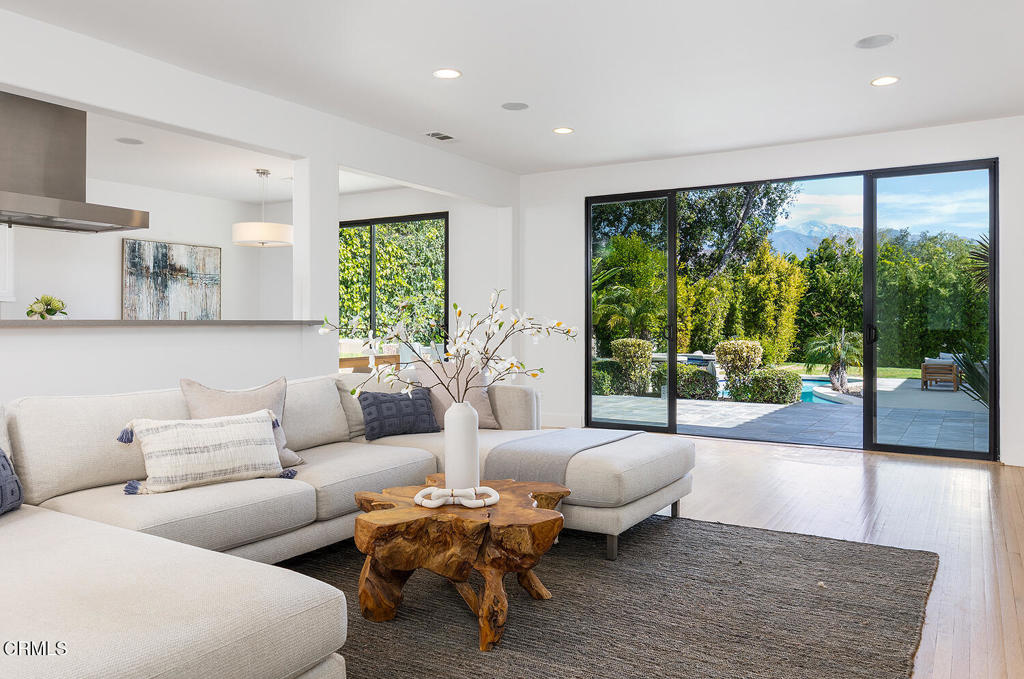 5186 La Canada Boulevard