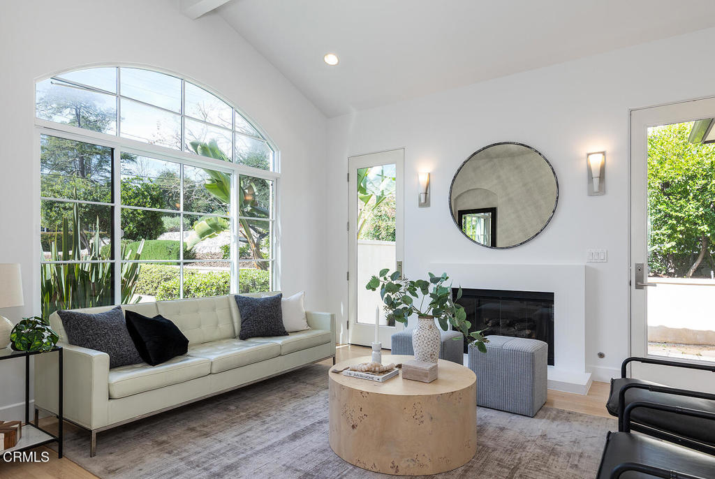 5186 La Canada Boulevard