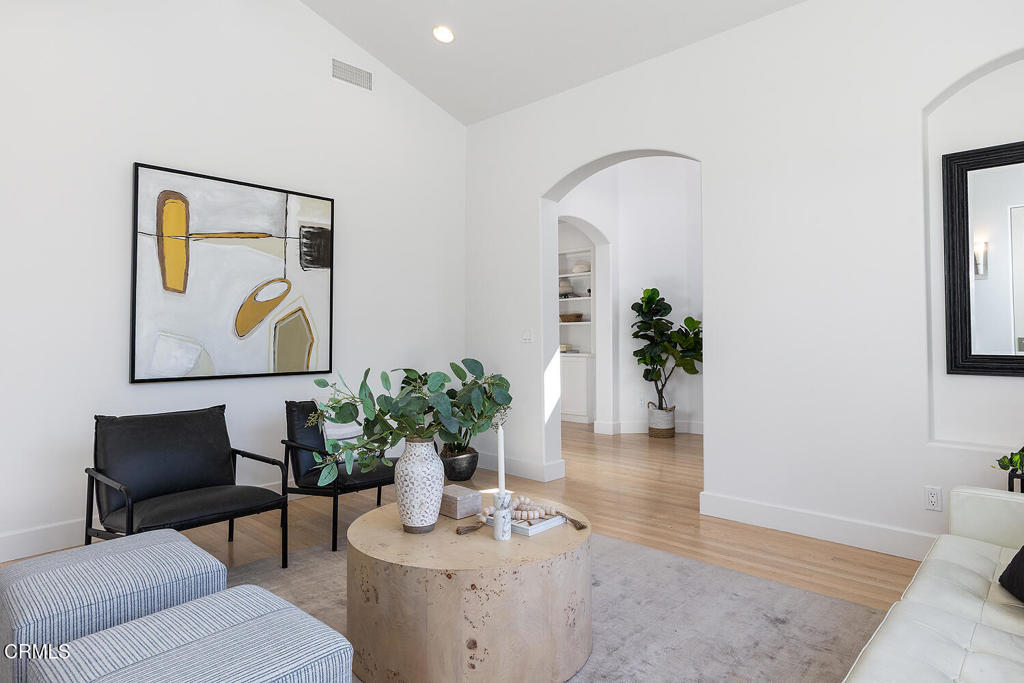 5186 La Canada Boulevard