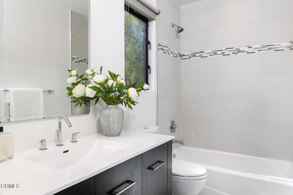 5186 La Canada Boulevard