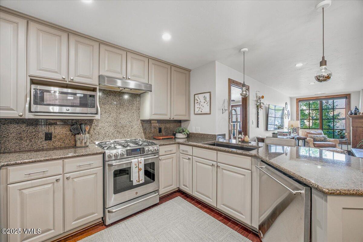 38390 Highway 6, 212