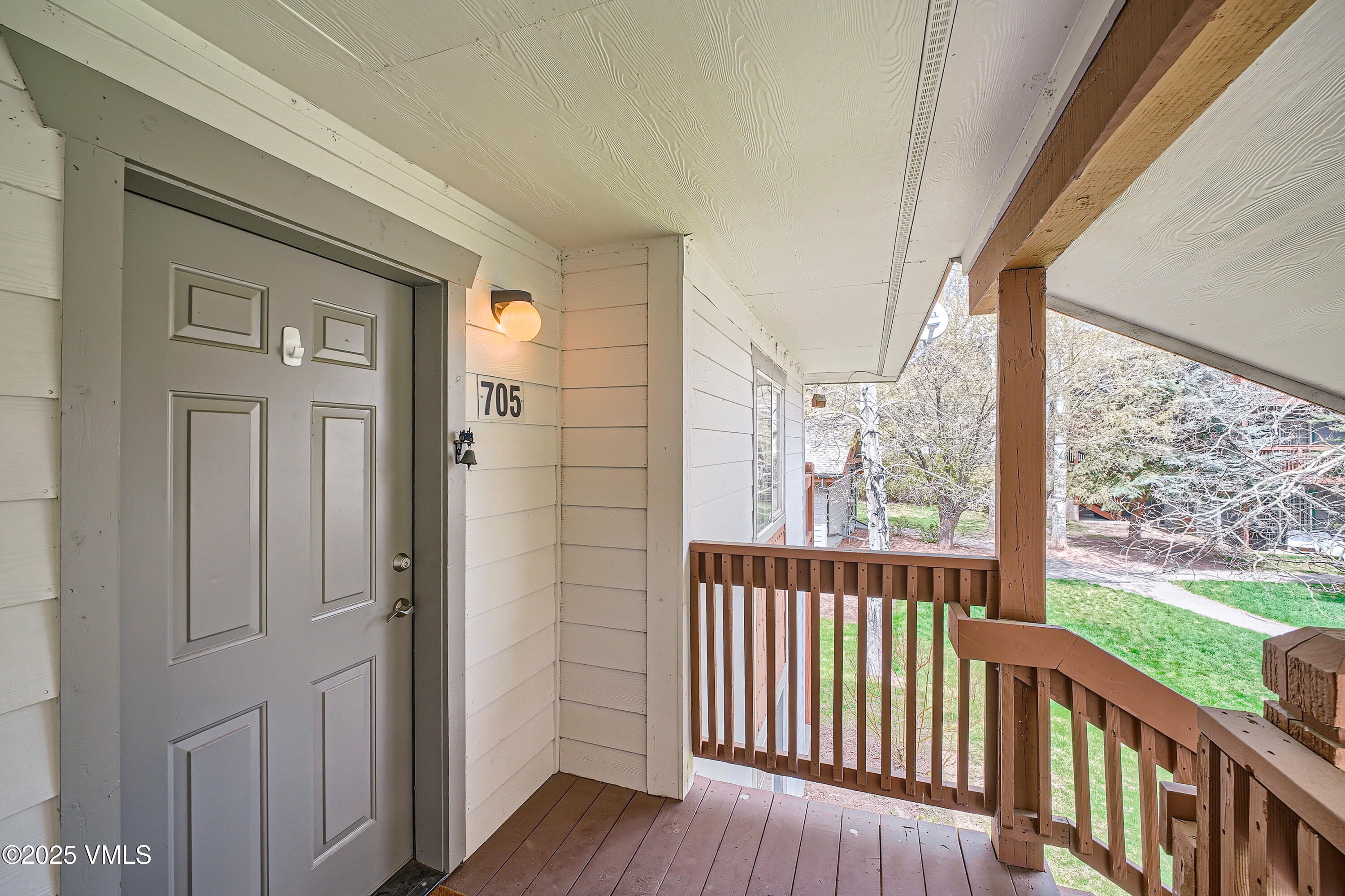 705 Crazy Horse Circle