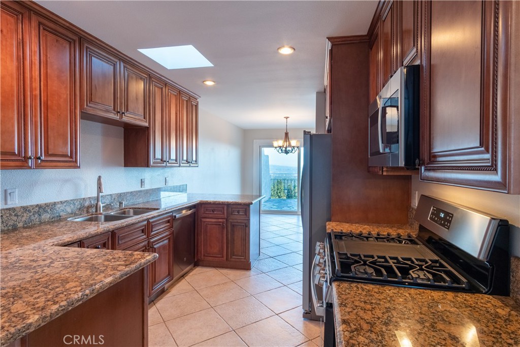 818 W Highpoint Drive