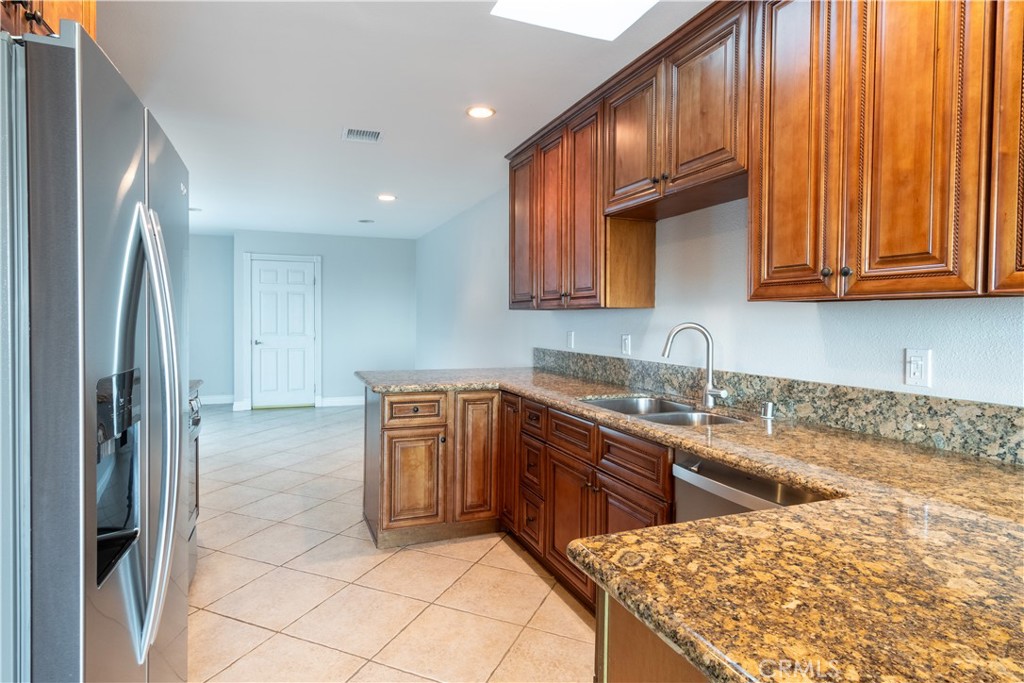 818 W Highpoint Drive