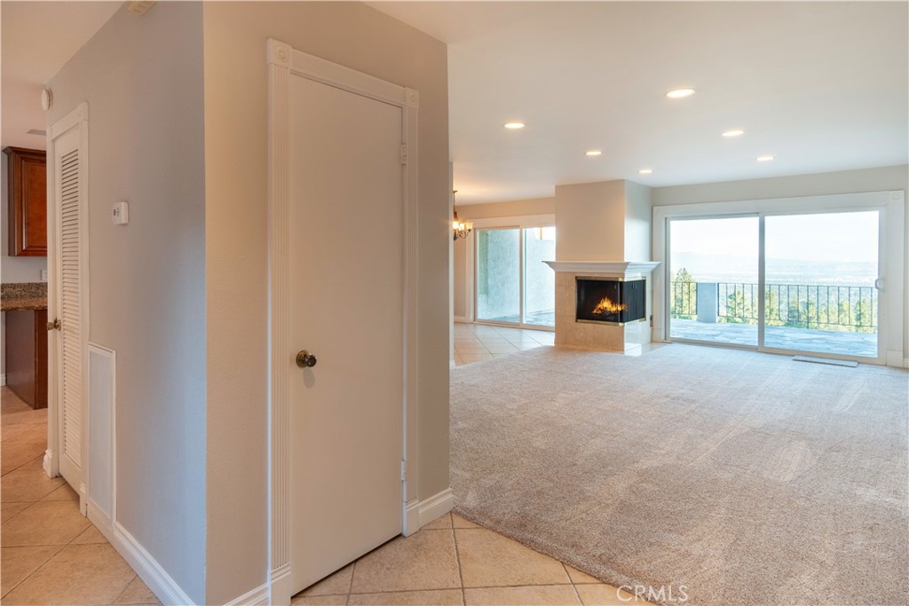 818 W Highpoint Drive