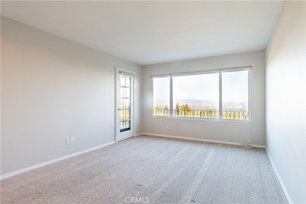 818 W Highpoint Drive