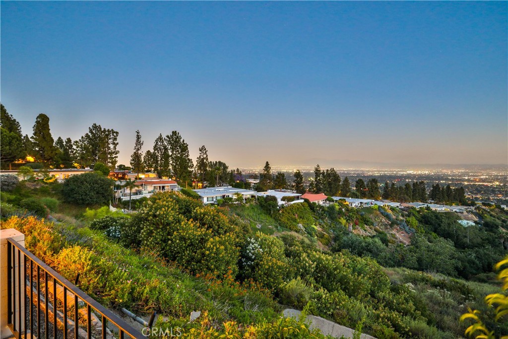 818 W Highpoint Drive