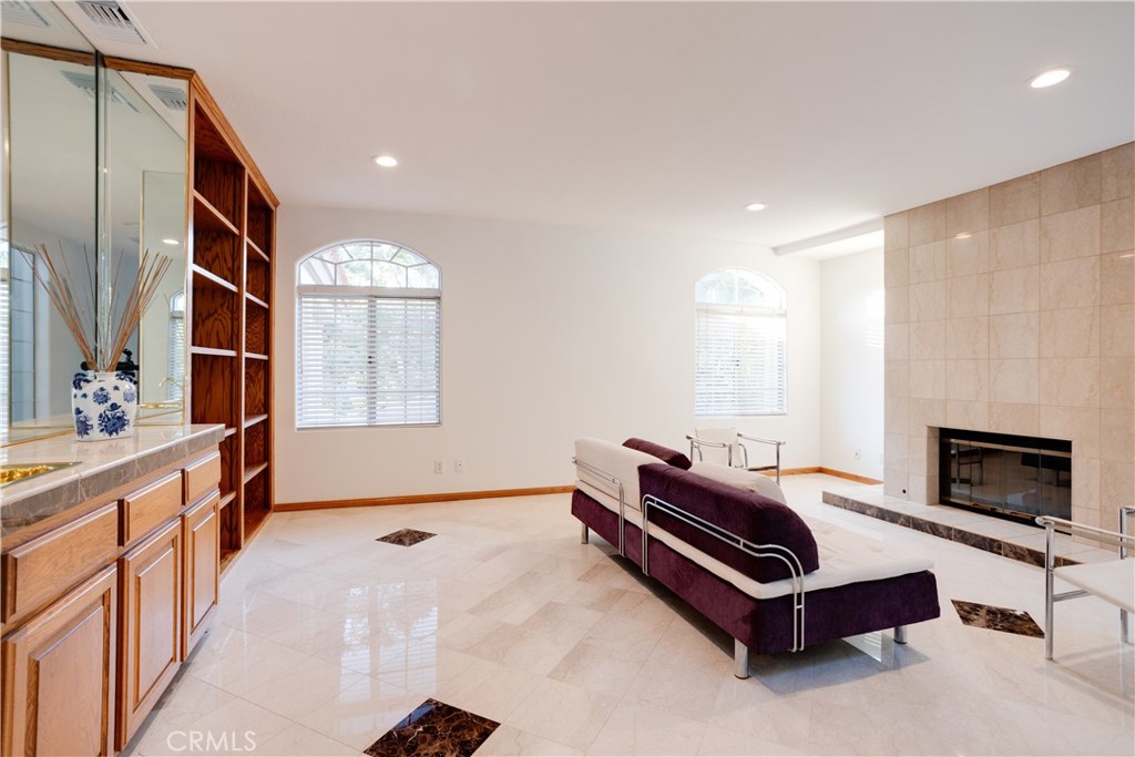 840 Peninsula Avenue