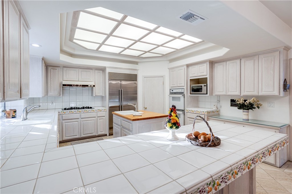 840 Peninsula Avenue