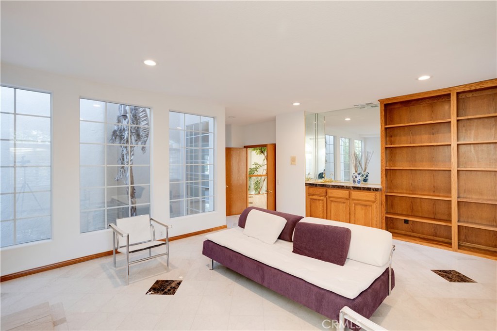 840 Peninsula Avenue