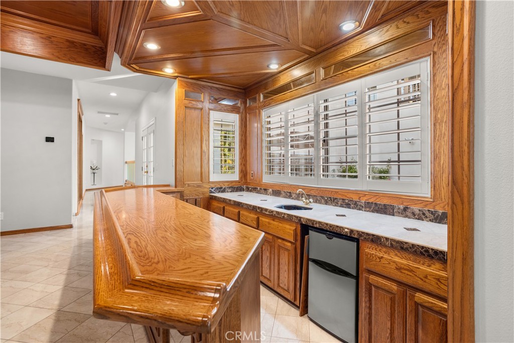 840 Peninsula Avenue