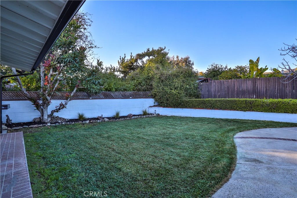 253 W Monterrey Drive