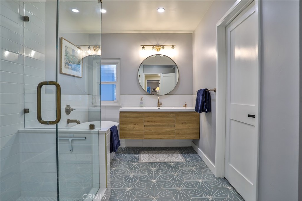 253 W Monterrey Drive