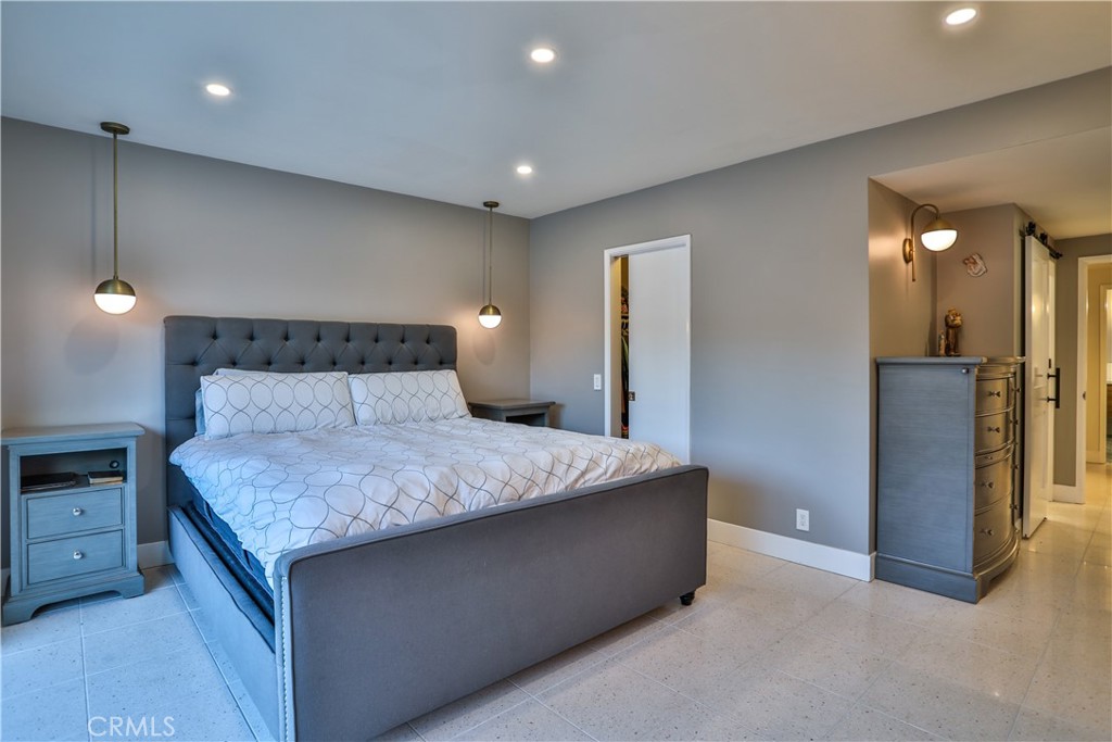 253 W Monterrey Drive