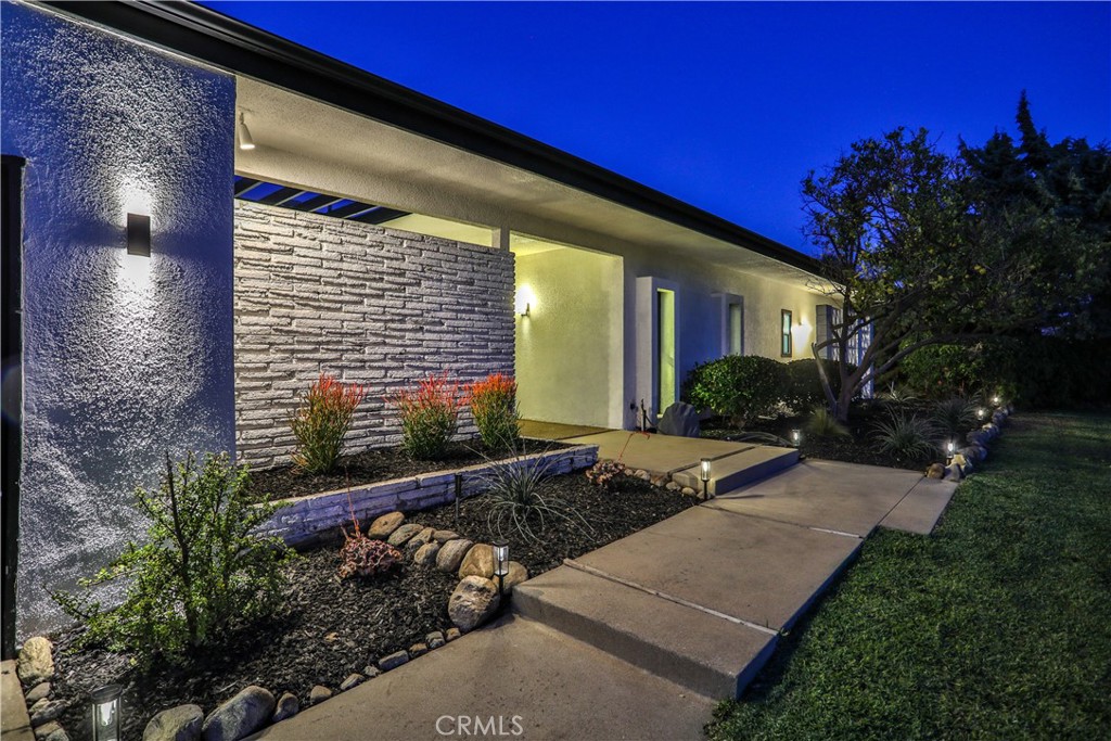 253 W Monterrey Drive