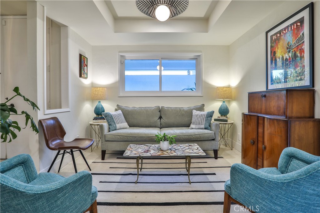 253 W Monterrey Drive