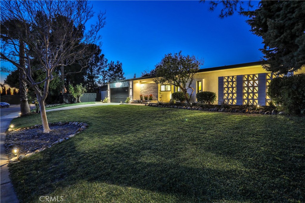 253 W Monterrey Drive