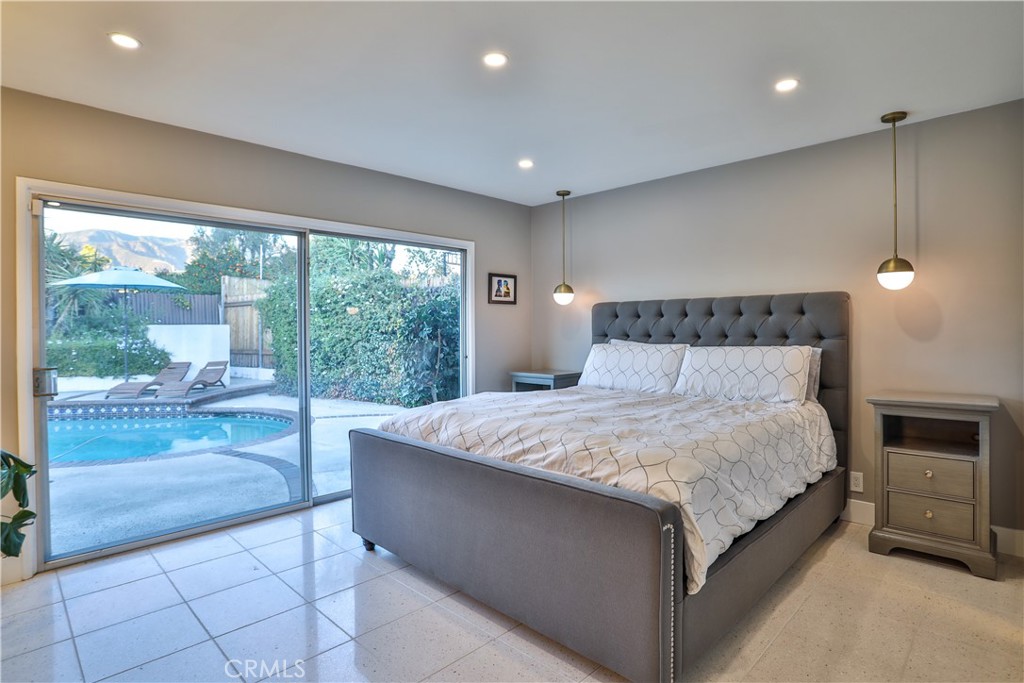 253 W Monterrey Drive