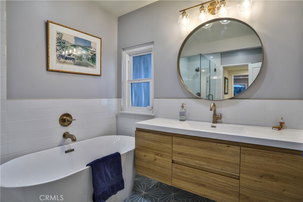 253 W Monterrey Drive