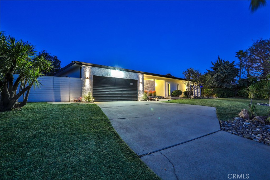 253 W Monterrey Drive