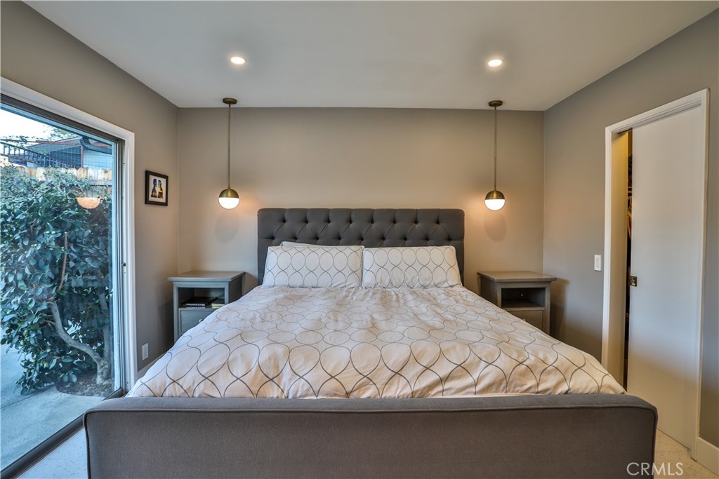 253 W Monterrey Drive