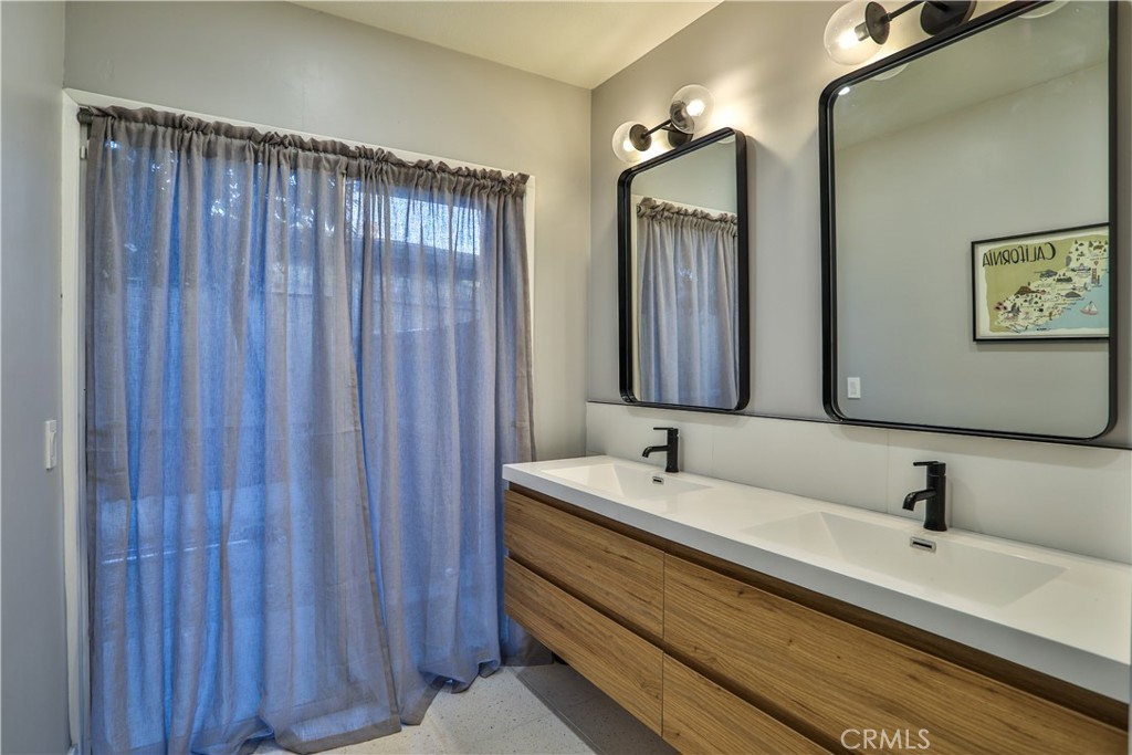 253 W Monterrey Drive