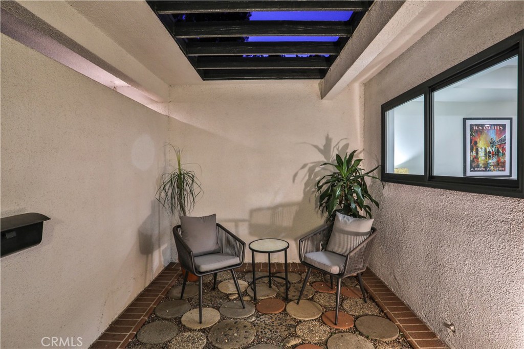 253 W Monterrey Drive