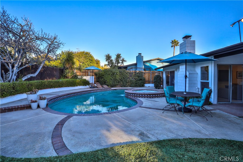 253 W Monterrey Drive