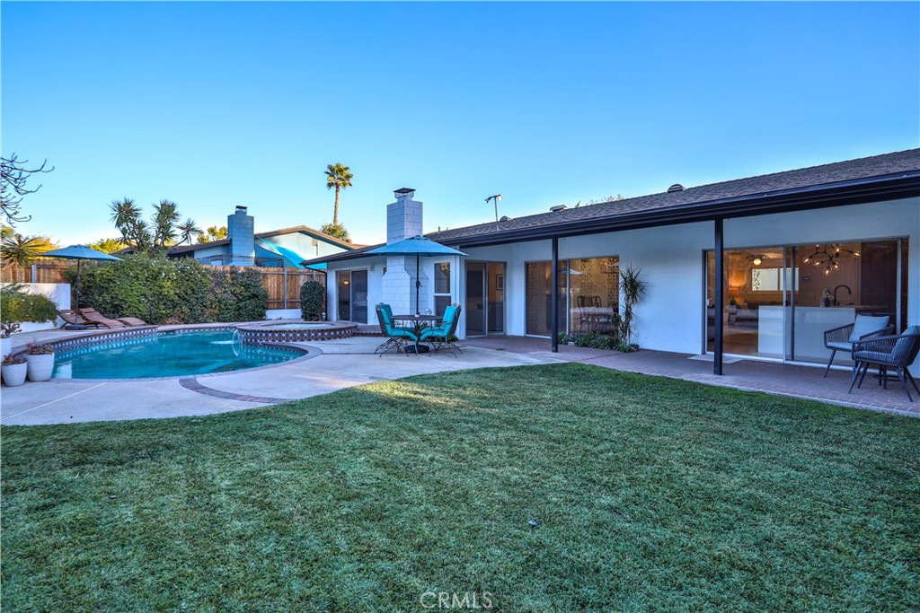 253 W Monterrey Drive