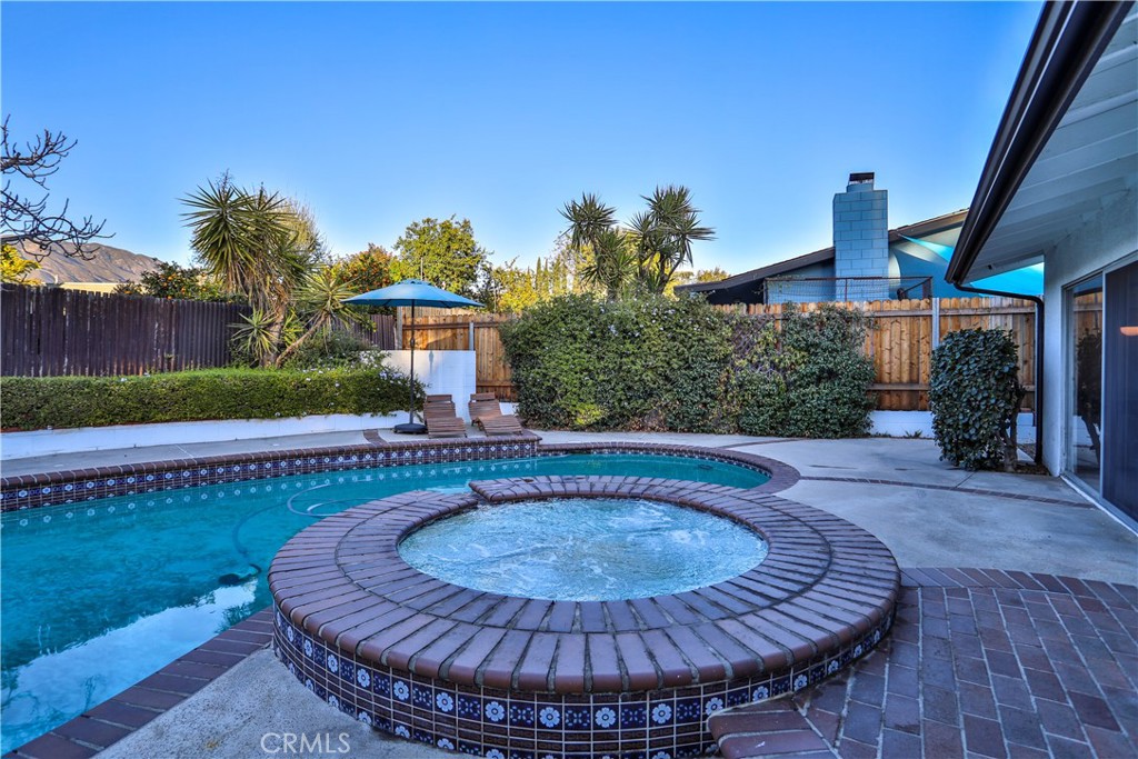 253 W Monterrey Drive