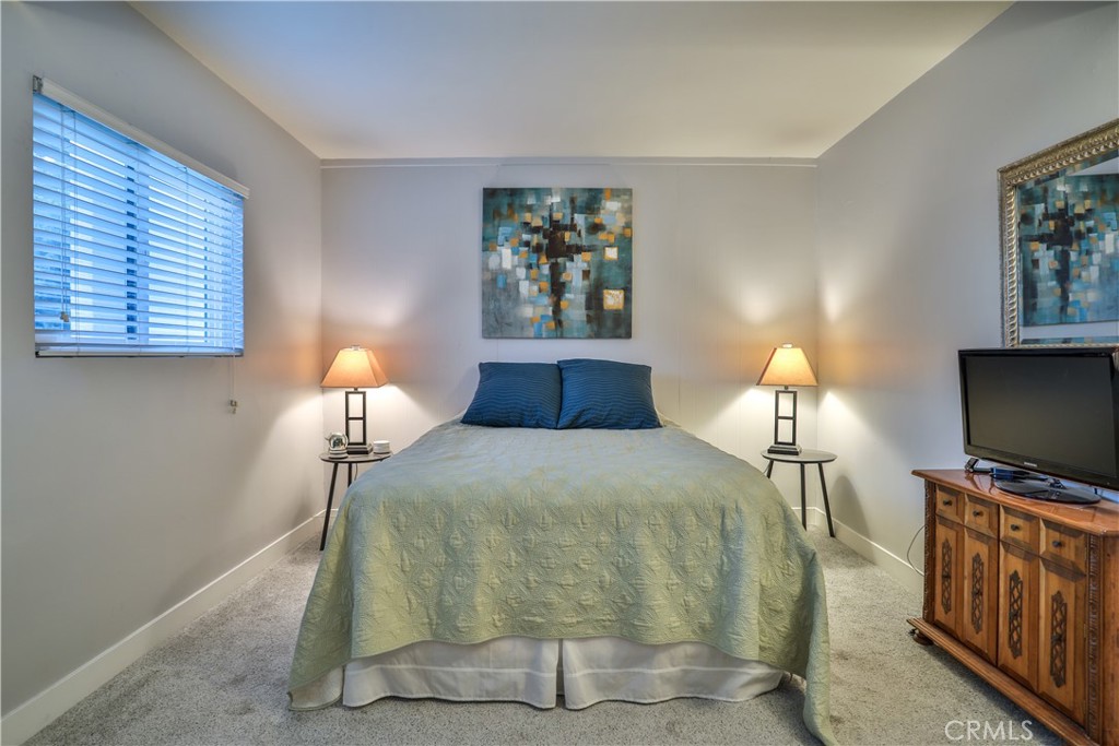 253 W Monterrey Drive