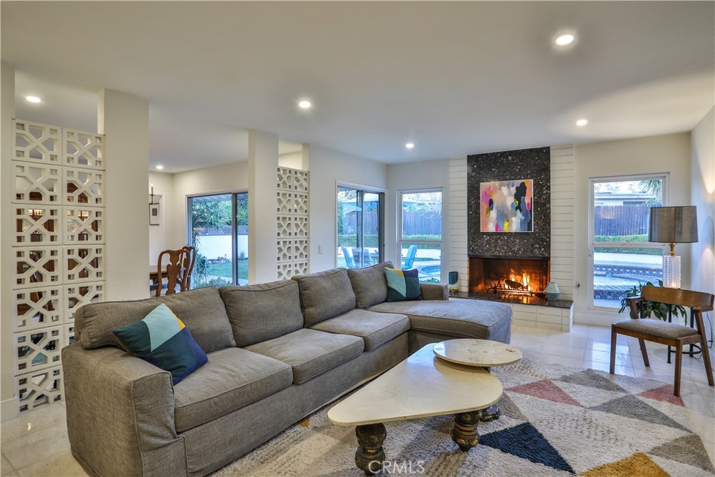 253 W Monterrey Drive