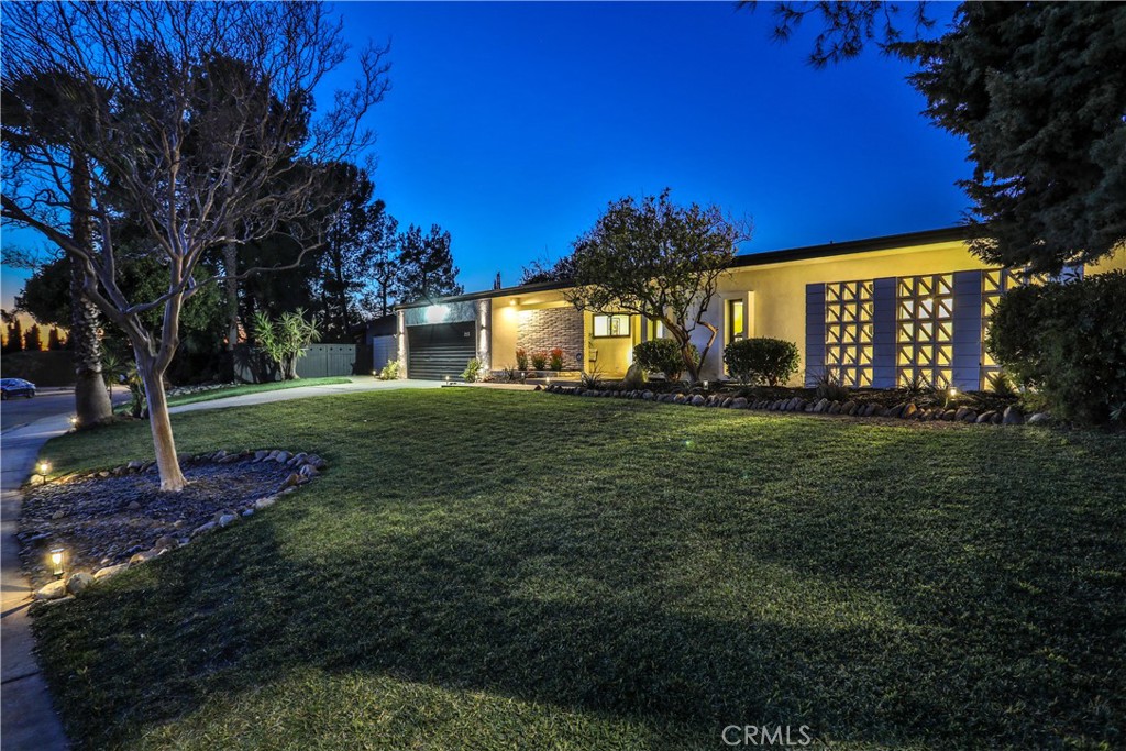 253 W Monterrey Drive