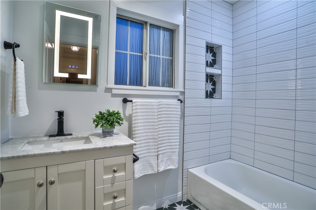 139 E Villanova Drive