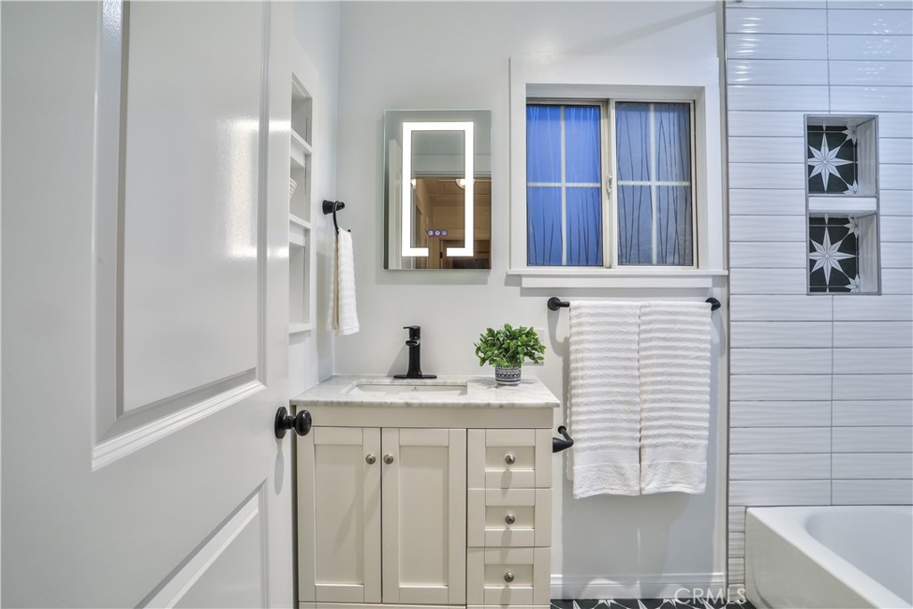 139 E Villanova Drive