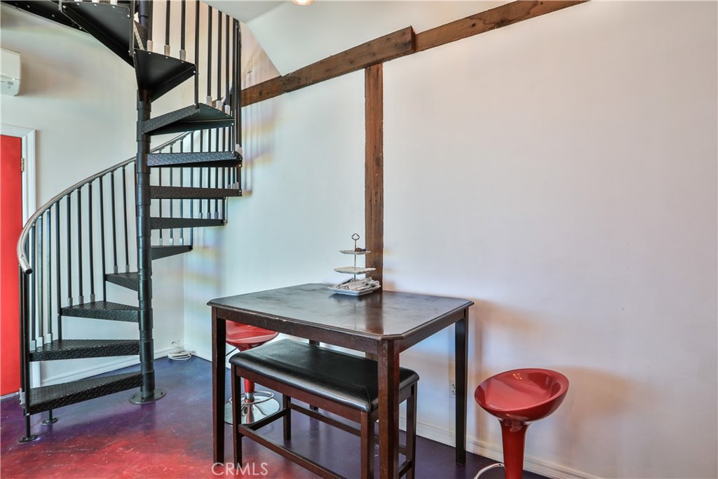 520 N Vine REAR Avenue