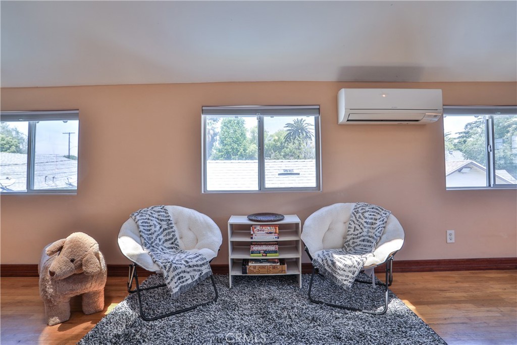 520 N Vine REAR Avenue