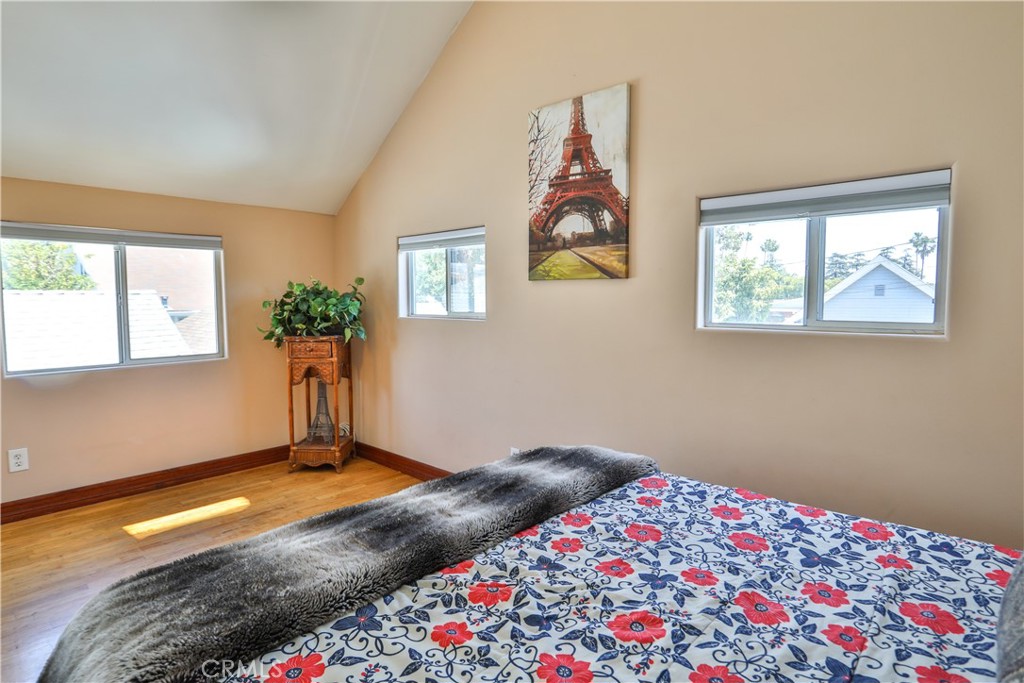 520 N Vine REAR Avenue