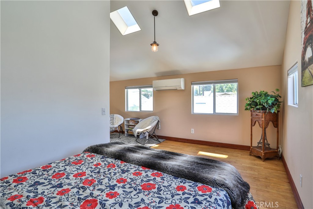 520 N Vine REAR Avenue
